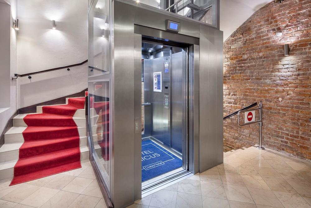 Unicus Old Town - Destigo Hotel 4*
